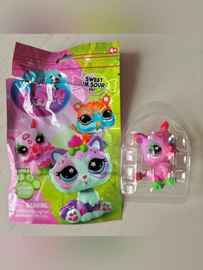 Littlest Pet Shop Sweet ‘N Sour Strawberry Shortcake Rhino #369